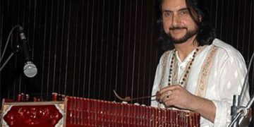 سنتورنواز بھجن سوپوری انتقال کر گئے