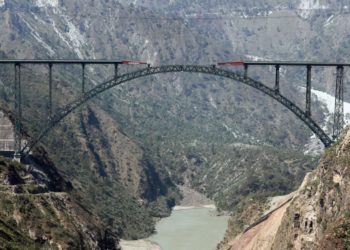 وادی کشمیر کو جلد ریلوے رابطہ فراہم کیا جائے گا :وزارت ریلوے