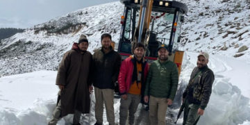 پہلگام اور سم تھن ٹاپ میں پھنسے ہوئے 39 سیاحوں کو بچایا گیا، ایک سیاح اور ٹوریسٹ گائیڈ از جان