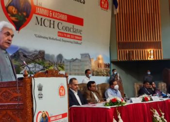 کشمیر میں ملی ٹینسی آخری سانسیں لے رہی ہیں، تازہ ہلاکتوں میں پاکستان کا ہاتھ: لیفٹیننٹ گورنر منوج سنہا