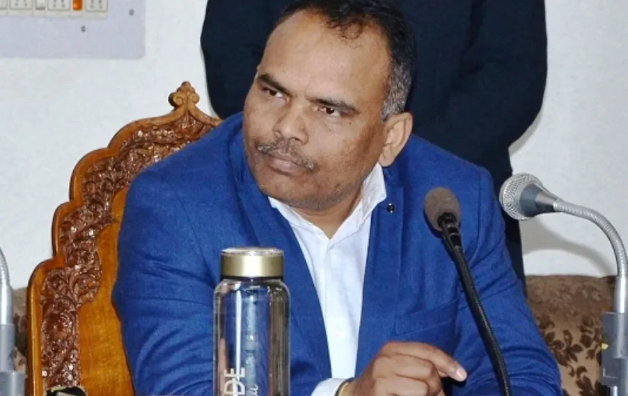 جموں و کشمیر میں ایندھن کی کوئی کمی نہیں: صوبائی کمشنر کشمیر پی کے پول