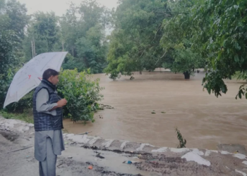 جموں و کشمیر میں شدید بارش کے پیش نظر 6 اضلاع میں اسکول بند