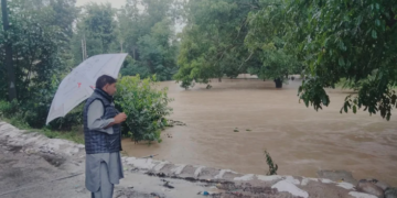 جموں و کشمیر میں شدید بارش کے پیش نظر 6 اضلاع میں اسکول بند