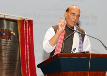 ہائبرڈ خطرات سے نمٹنے کیلئے انتظامیہ اور فوج کے درمیان تال میل ضروری: راجناتھ