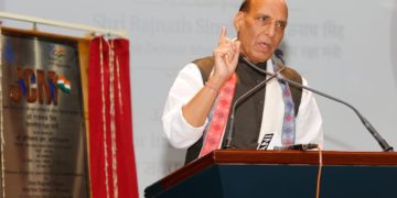 ہائبرڈ خطرات سے نمٹنے کیلئے انتظامیہ اور فوج کے درمیان تال میل ضروری: راجناتھ