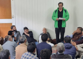 بانڈی پورہ کی اہم شخصیات کا وفد سجاد لون سے ملاقی
