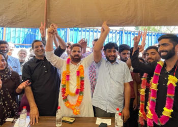 پی ڈی پی اور نیشنل کانفرنس جموں کشمیر کے لوگوں کی تباہی کیلئے ذمہ دار:سجاد غنی لون