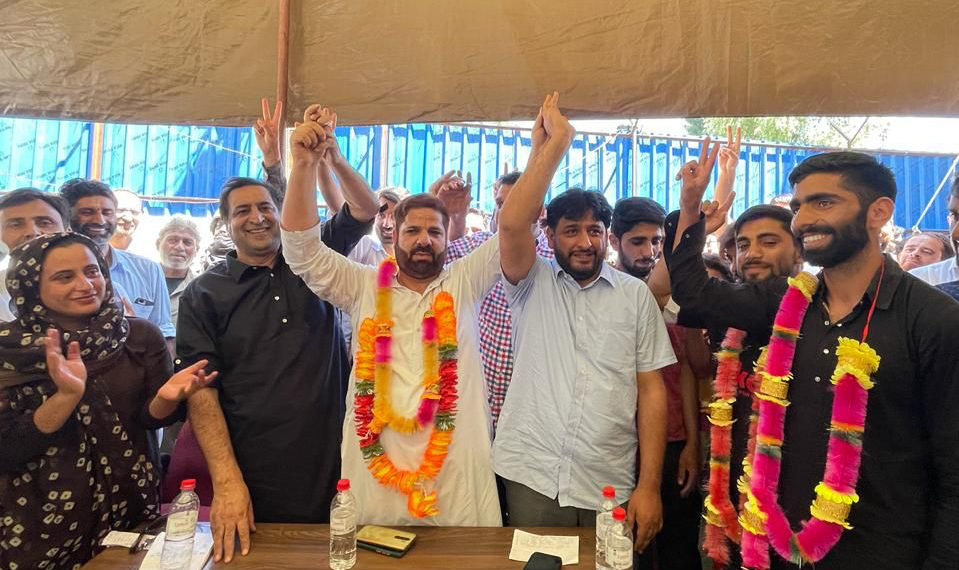 پی ڈی پی اور نیشنل کانفرنس جموں کشمیر کے لوگوں کی تباہی کیلئے ذمہ دار:سجاد غنی لون
