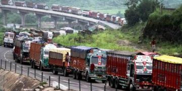 جموں سرینگر قومی شاہراہ پر تیسرے روز گاڑیوں کی آمدرفت معطل،شاہراہ پر بحالی کا کام جاری