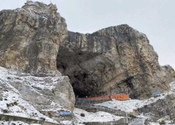 یاترا سے قبل شری امر ناتھ جی پوتر گھپا پر برف باری