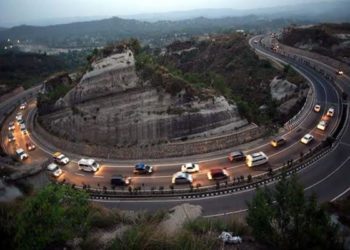 سری نگر- جموں قومی شاہراہ پر یک طرفہ ٹریفک بحال