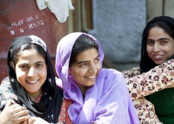 کمزور عورت نہیں بلکہ معاشرے کی سوچ ہے