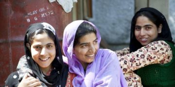 کمزور عورت نہیں بلکہ معاشرے کی سوچ ہے