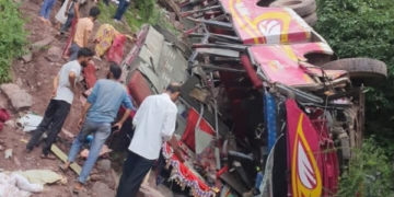 رام نگر اُدھم پور میں باراتیوں سے بھری ایک بس گہری کھائی میں جاگری 3 ہلاک 45 زخمی، ریسکو آپریشن جاری