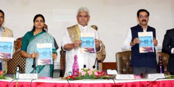 لیفٹیننٹ گورنر اور مرکزی وزیر مملکت صنعت و حرفت نے جموں وکشمیر یوٹی کیلئے ڈسٹرکٹ ایکسپورٹ منصوبوں کی نقاب کشائی کی