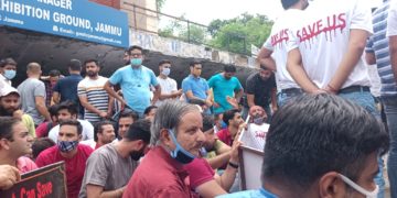 وادی کشمیر میں ٹارگیٹ کلنگ کے بعد کشمیری ہندو ملازمین کا محفوظ مقامات پر ٹرانسفر کا مطالبہ