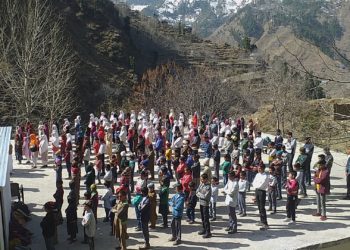 سہولیات کے بغیرتعلیم حاصل کرنے کومجبور سرحدی علاقوں کے بچے