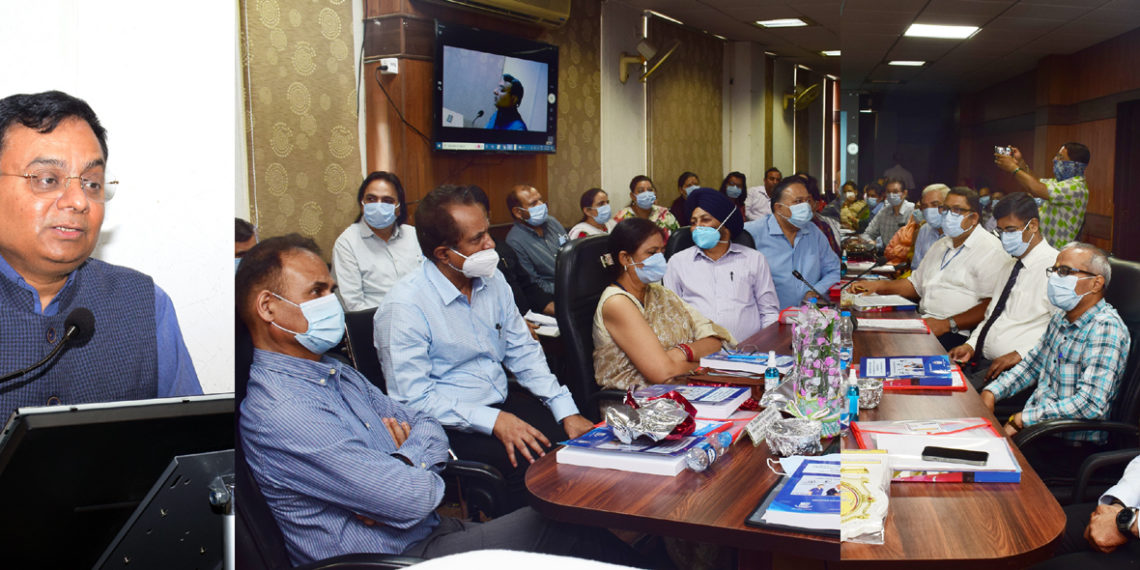 مریض کی تندرستی کیلئے کام کریں ، نہ صرف علاج : منوج کمار دویدی