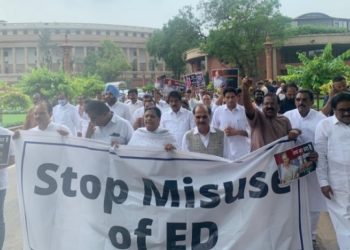 سونیا گاندھی ای ڈی کے دفتر پہنچیں، پوچھ گچھ کے خلاف کانگریس لیڈروں کا احتجاج جاری