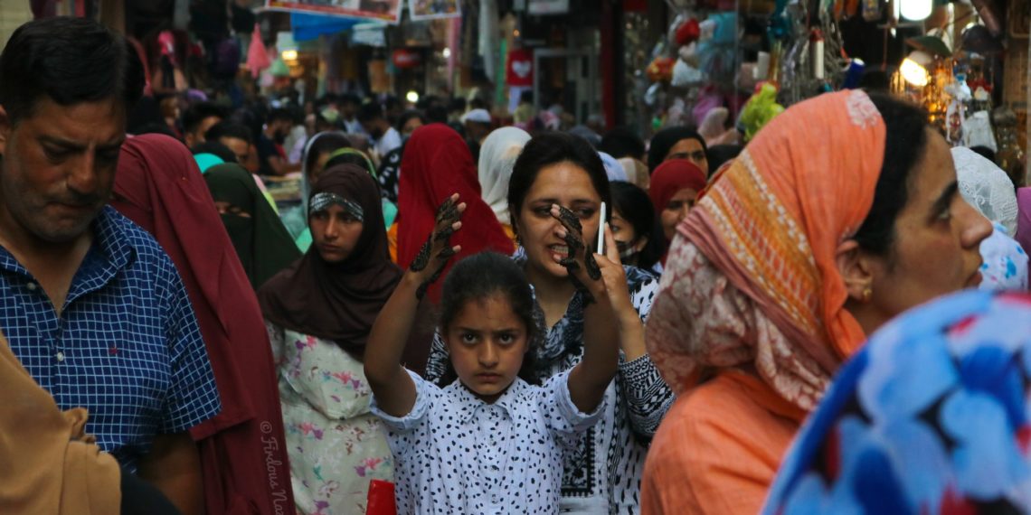 عرفہ کے روز بازاروں میں زبردست گہما گہمی