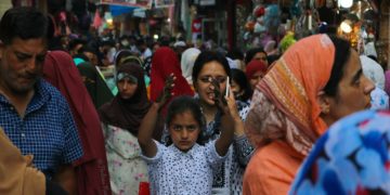عرفہ کے روز بازاروں میں زبردست گہما گہمی