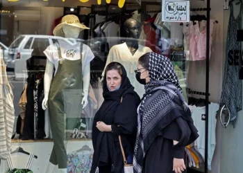 حجاب کی خلاف ورزی، ٹی وی پر خاتون سے ’جبری‘ اعتراف لینے پر ایران میں غم و غصہ