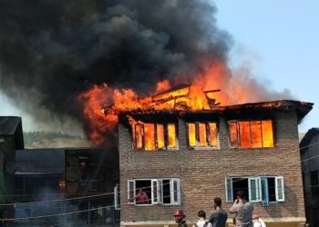 سرینگر کے بمنہ میں آتشزدگی سے 4 رہائشی مکانات کو نقصان