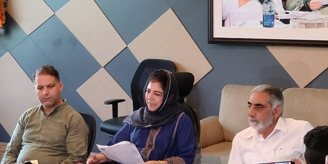 غیرمقامی لوگوں کو ووٹ دینے کا حق: محبوبہ نے آل پارٹی میٹنگ طلب کی