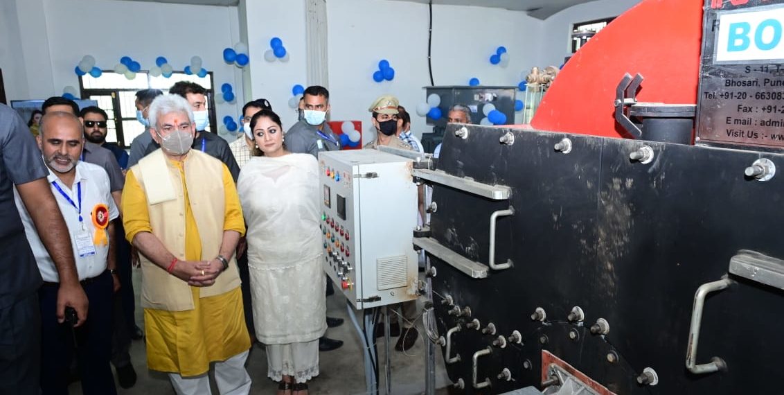 جموں وکشمیر میں بے پناہ وسائل موجود، نوجوانوں کو ہتھیار اٹھانے کی ضرورت نہیں تھی:منوج سنہا