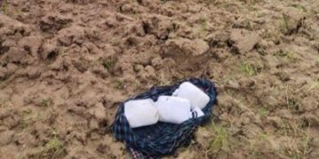 سانبہ میں ہیروئن کے 8 پیکٹ برآمد، اسمگلر بھاگنے میں کامیاب