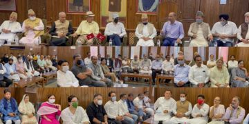 غیر مقامیوں کو ووٹنگ کا حق دینے کی سازش کا مقابلہ ہر کسی کو ووٹر لسٹ میں اپنا نام درج کرکے ہی کیا جاسکتا ہے: عمر عبداللہ
