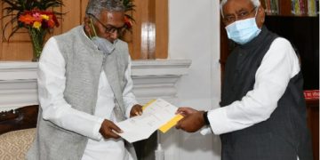 بہارکے وزیر اعلیٰ نتیش کمار نے گورنر کوسونپا اپنا استعفیٰ ، نئی حکومت بنانے کا دعویٰ