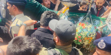 اے ڈی جی پی کشمیرنے 10ویں محرم کے جلوس میں شرکت کی