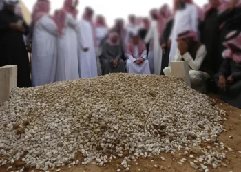موت کو سمجھے ہیں غافل اختتام زندگی!