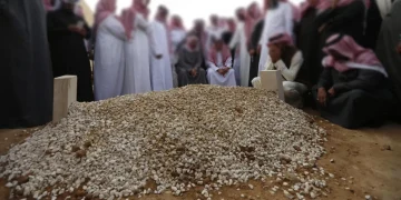 موت کو سمجھے ہیں غافل اختتام زندگی!