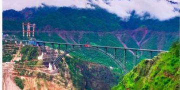 دریائے چناب پر بنائےجانےوالے دنیا کے بلند ترین ریلوے پُل کی تعمیر جلد مکمل ہو گی