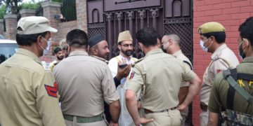 ایل جی کے’اعلان‘ کے باوجود میر واعظ کو نماز جمعہ کی اجازت نہیں دی گئی