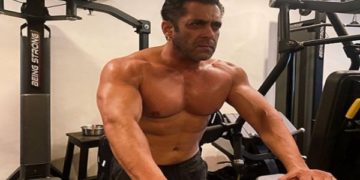 بھائی جان ایک بار پھر شرٹ لیس اوتار میں نظر آئے، دیکھ کر مداحوں کے ہوش اڑ ے