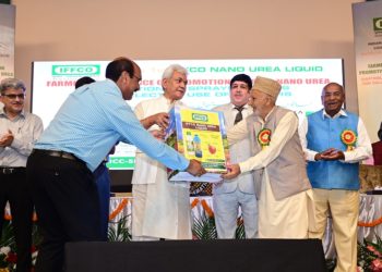 لیفٹیننٹ گورنر نے ’’ نینو یوریا ‘‘ کے اِستعمال سے متعلق آئی ایف ایف سی او کی کسان بیداری کانفرنس کا اِفتتا ح کیا