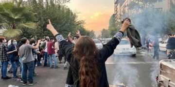 ایران: حجاب مخالف تحریک میں 41 افراد ہلاک، 1200 سے زائد گرفتار