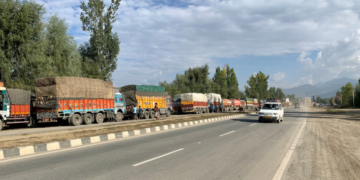سرینگر جموں ہائی وے پر سیب کے ٹرکوں کا معاملہ، ایس ایس پی ٹریفک، ہائی وے اٹیچ