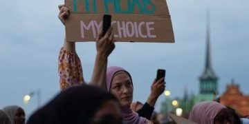 ڈنمارک میں حجاب پر پابندی کی تجویز پر تنقید، شدید احتجاج