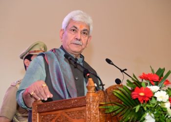لیفٹیننٹ گورنر نے جموں وکشمیر کے بہتر ین اَساتذہ کو یونین ٹیریٹری ایوارڈوںسے نوازا
