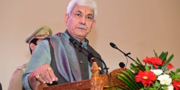 لیفٹیننٹ گورنر نے جموں وکشمیر کے بہتر ین اَساتذہ کو یونین ٹیریٹری ایوارڈوںسے نوازا