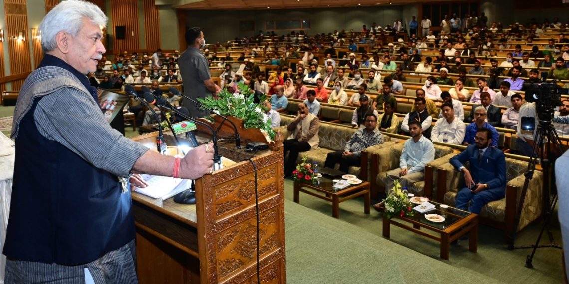 لیفٹیننٹ گورنر نے ’ قبائلی برادری میں بھیڑ اور بکری پالنے کے نئے افق : چیلنجز اور مواقع ‘ پر ورکشاپ کا افتتاح کیا