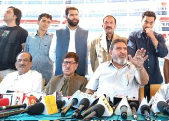 سید محمد الطاف بخاری نے شاہراہ پر پھلوں سے لدی گاڑیوں کو ترجیحی بنیادوں پر راستہ فراہم کرنے کی مانگ کی