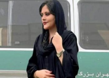 ایران میں حجاب کے خلاف احتجاج، پولیس سے جھڑپیں، پانچ کی موت