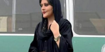 ایران میں حجاب کے خلاف احتجاج، پولیس سے جھڑپیں، پانچ کی موت