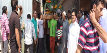 مسلمانوں نے شوپیاں گاؤں میں بزرگ پنڈت خاتون کی آخری رسومات ادا کی