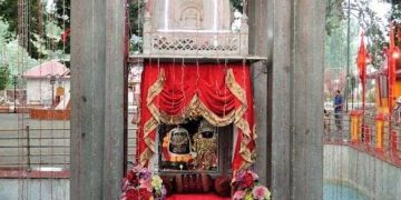 نوراترا کے سلسلے میں گاندربل کے کھیر بھوانی مندر میں غیر معمولی رش